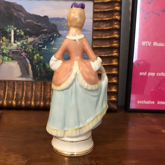 Porcelain Ceramic Pottery Lady Figurine - Picture 4 of 9